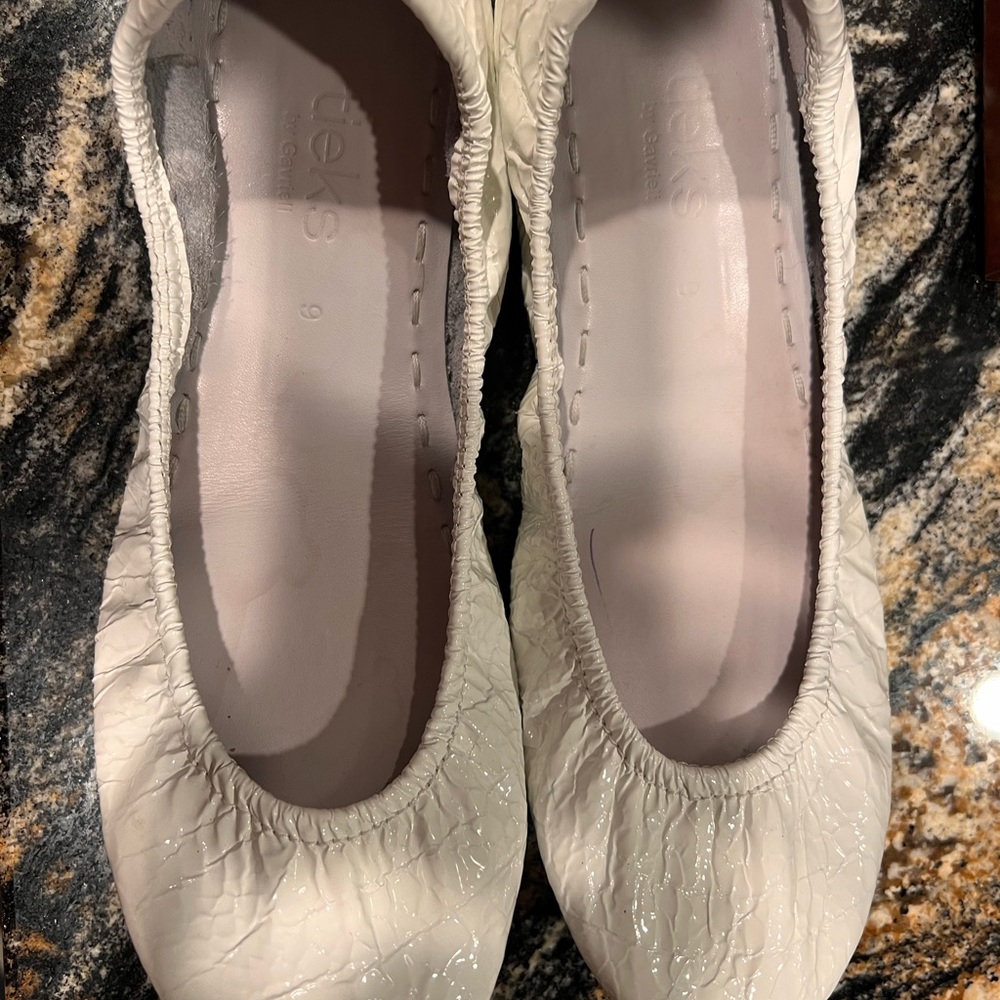 DIAMOND WHITE CROC
Size 9